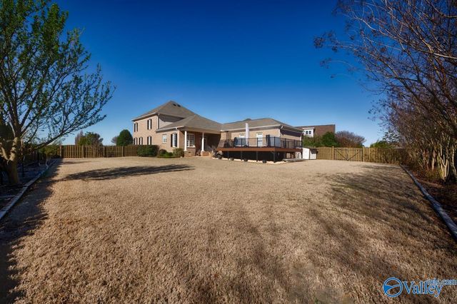 76 Lake Forest Blvd SW, Huntsville, AL 35824