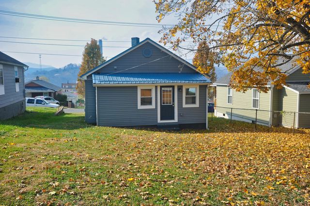 N 909 POCAHONTAS AVE, Covington, VA 24426