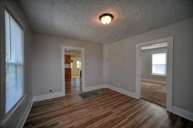 N 909 POCAHONTAS AVE, Covington, VA 24426