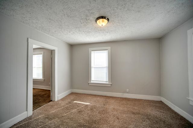 N 909 POCAHONTAS AVE, Covington, VA 24426