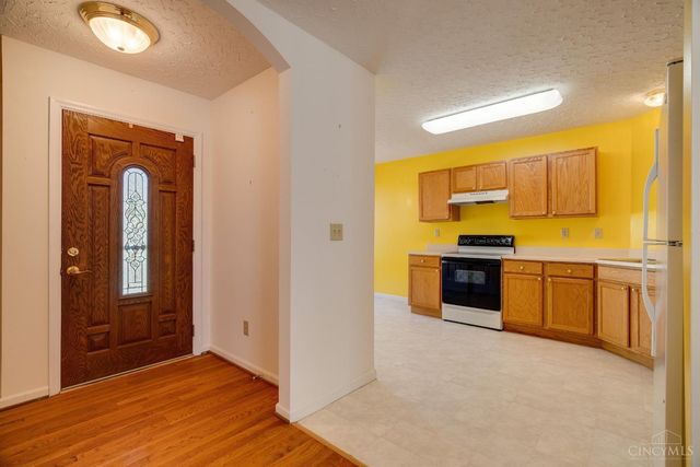 3409 Kleeman Lake Court, Cincinnati, OH 45211
