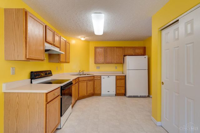 3409 Kleeman Lake Court, Cincinnati, OH 45211