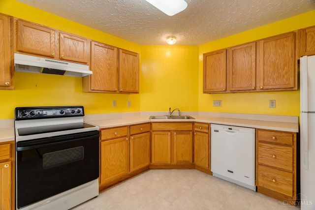 3409 Kleeman Lake Court, Cincinnati, OH 45211