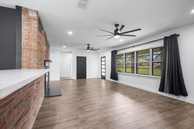 1007 Lincoln Dr, Longview, TX 75604