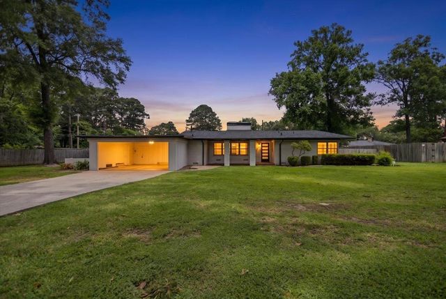 1007 Lincoln Dr, Longview, TX 75604