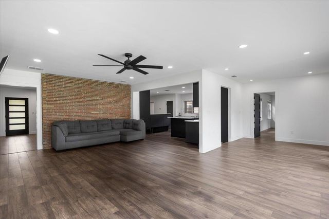 1007 Lincoln Dr, Longview, TX 75604