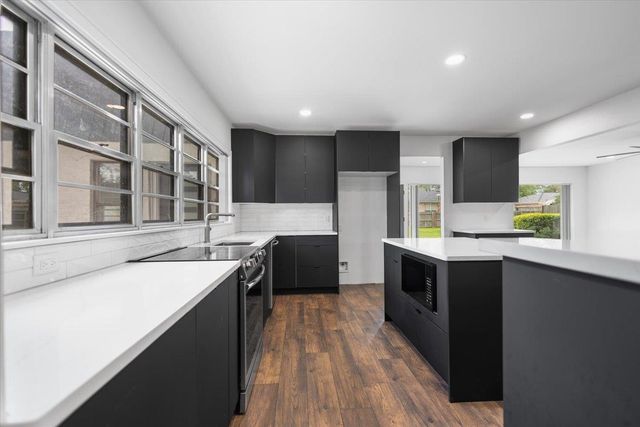 1007 Lincoln Dr, Longview, TX 75604