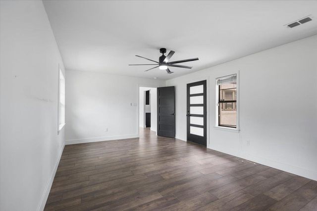 1007 Lincoln Dr, Longview, TX 75604