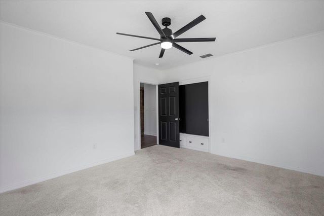 1007 Lincoln Dr, Longview, TX 75604