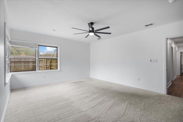1007 Lincoln Dr, Longview, TX 75604