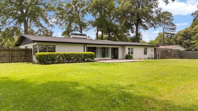1007 Lincoln Dr, Longview, TX 75604