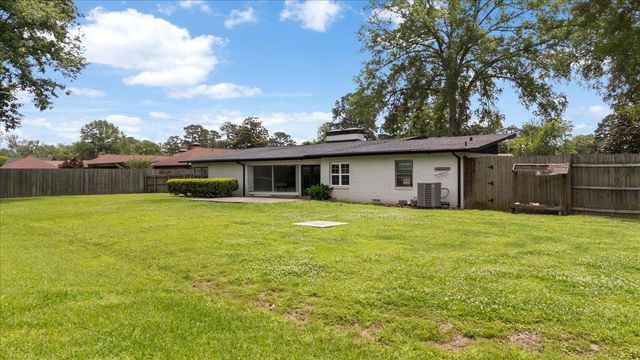 1007 Lincoln Dr, Longview, TX 75604
