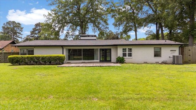1007 Lincoln Dr, Longview, TX 75604