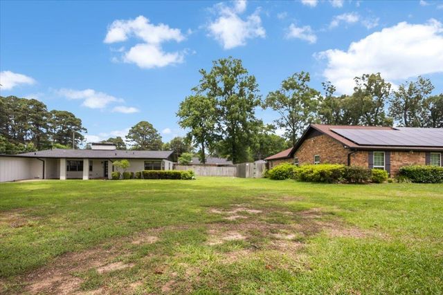 1007 Lincoln Dr, Longview, TX 75604