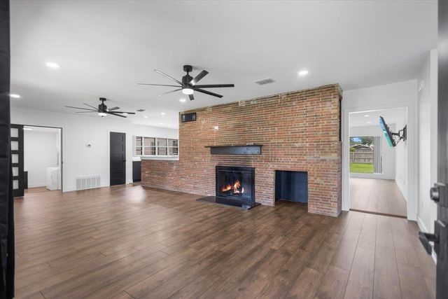 1007 Lincoln Dr, Longview, TX 75604
