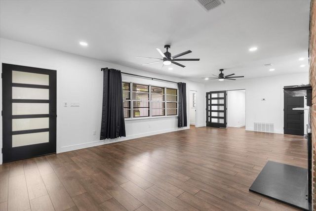 1007 Lincoln Dr, Longview, TX 75604