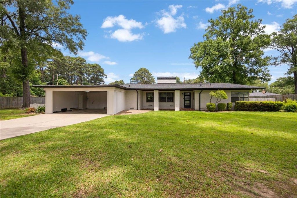 1007 Lincoln Dr, Longview, TX 75604