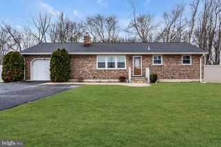 130 POINTVILLE RD, Pemberton, NJ 08068
