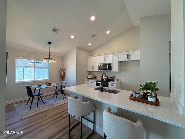 6852 W TURQUOISE Avenue, Peoria, AZ 85345