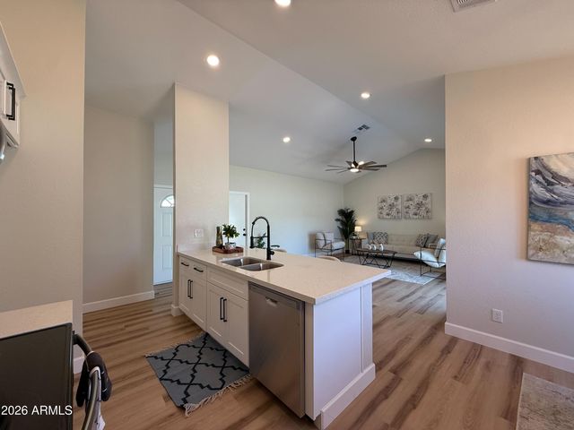 6852 W TURQUOISE Avenue, Peoria, AZ 85345