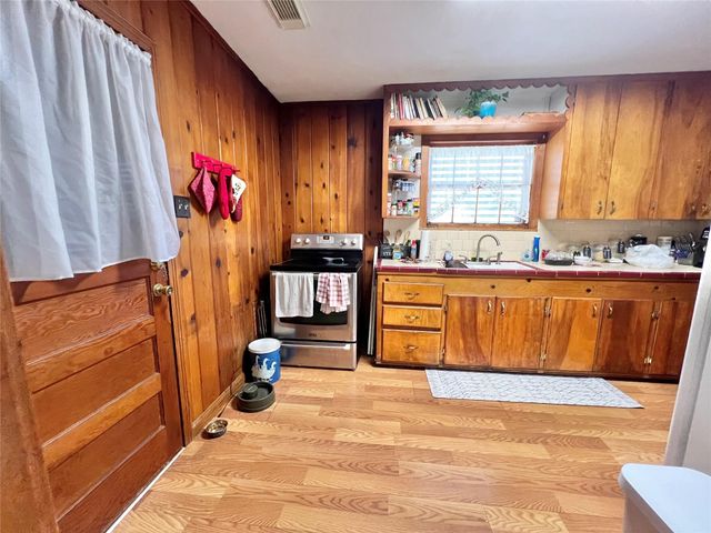 6321 Tacquard Drive, Hitchcock, TX 77563