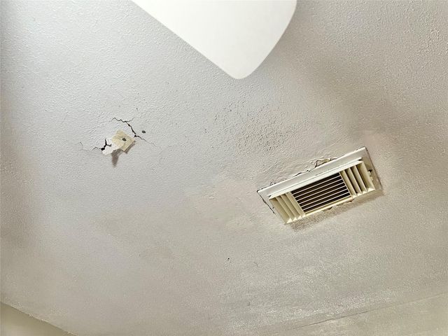 6321 Tacquard Drive, Hitchcock, TX 77563