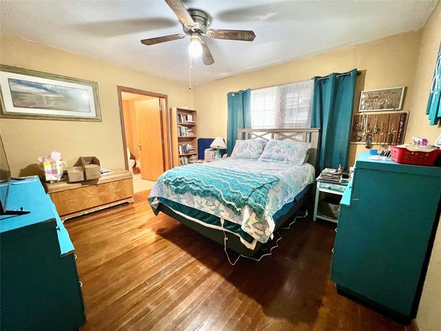 6321 Tacquard Drive, Hitchcock, TX 77563