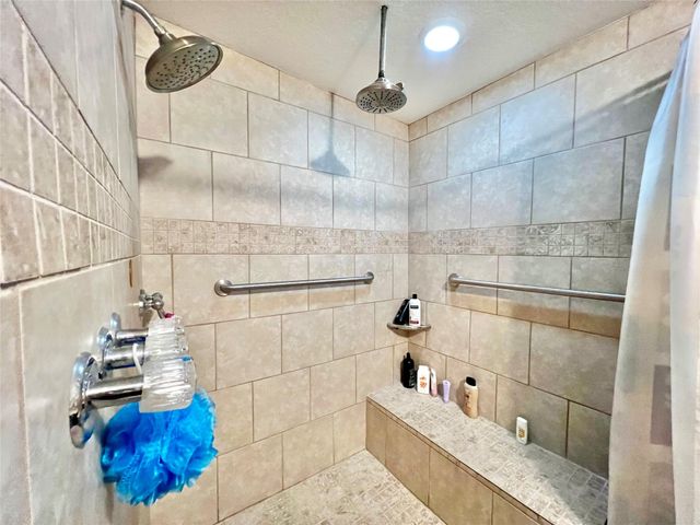 6321 Tacquard Drive, Hitchcock, TX 77563