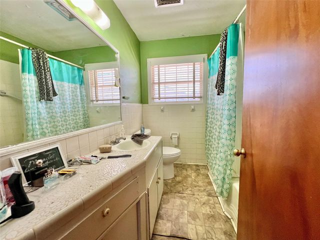 6321 Tacquard Drive, Hitchcock, TX 77563