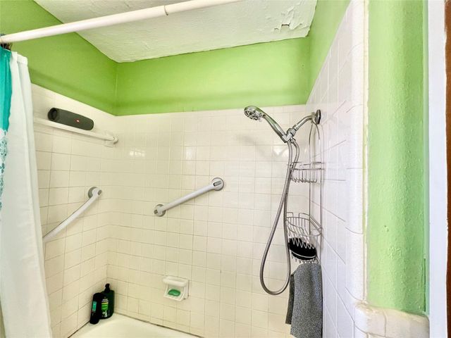 6321 Tacquard Drive, Hitchcock, TX 77563