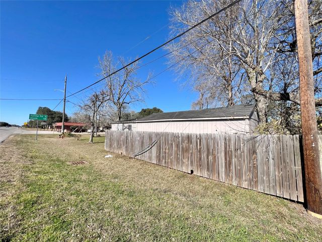 6321 Tacquard Drive, Hitchcock, TX 77563