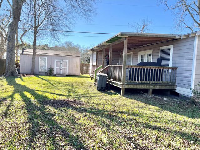 6321 Tacquard Drive, Hitchcock, TX 77563