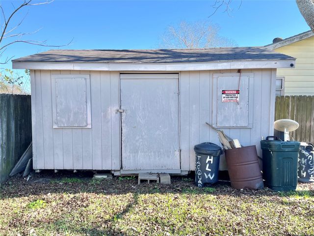 6321 Tacquard Drive, Hitchcock, TX 77563