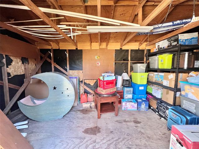 6321 Tacquard Drive, Hitchcock, TX 77563