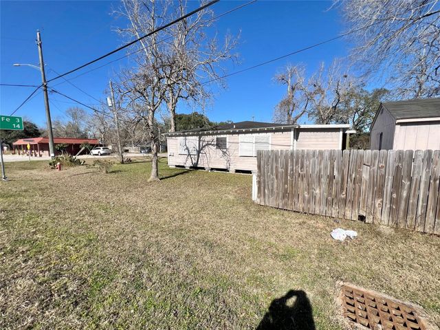 6321 Tacquard Drive, Hitchcock, TX 77563