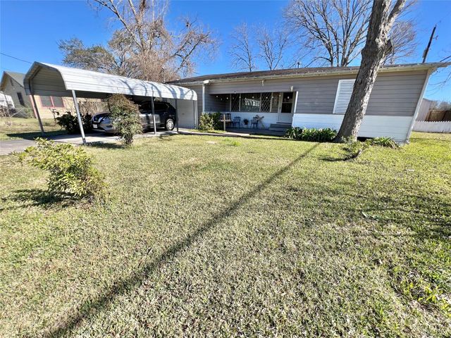 6321 Tacquard Drive, Hitchcock, TX 77563