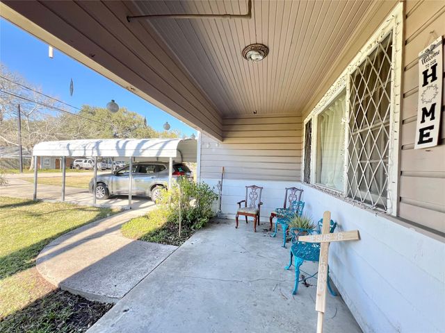 6321 Tacquard Drive, Hitchcock, TX 77563