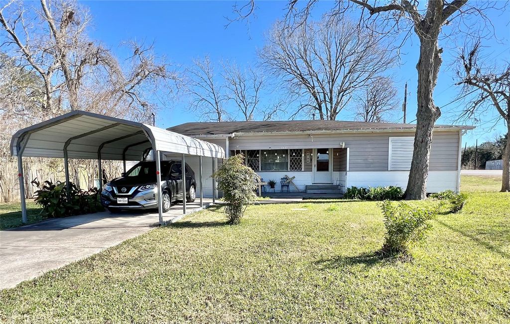 6321 Tacquard Drive, Hitchcock, TX 77563