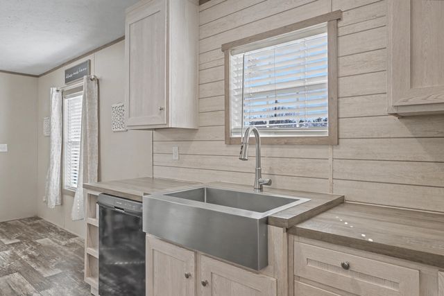 964 Tiger Loop, Saint Stephen, SC 29479