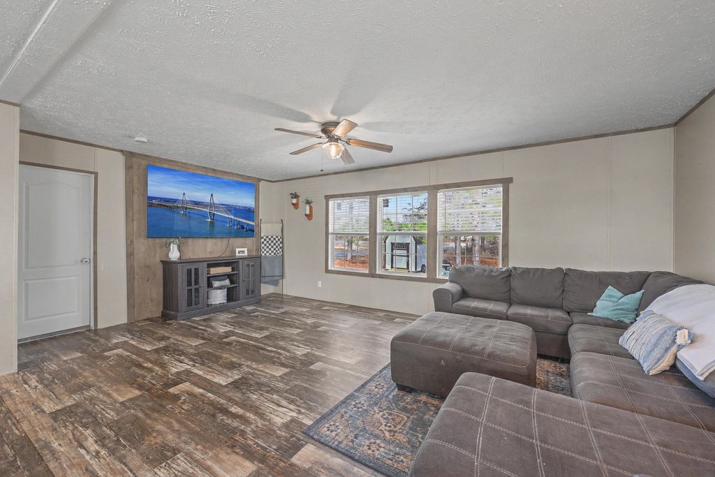 Image 18 of property listing at 964 Tiger Loop, Saint Stephen, SC 29479