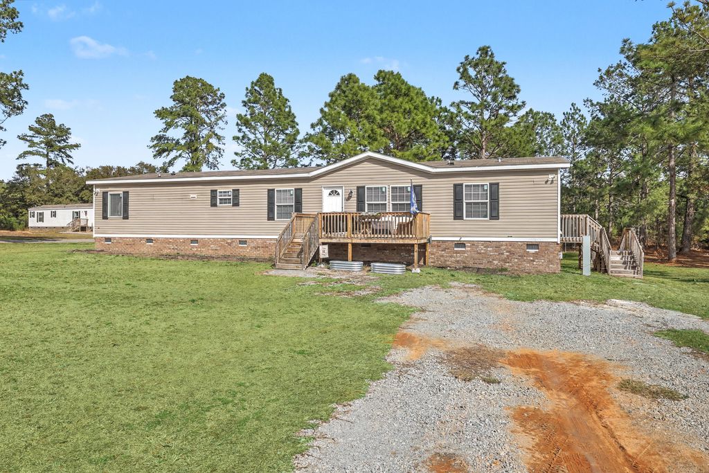Image 2 of property listing at 964 Tiger Loop, Saint Stephen, SC 29479