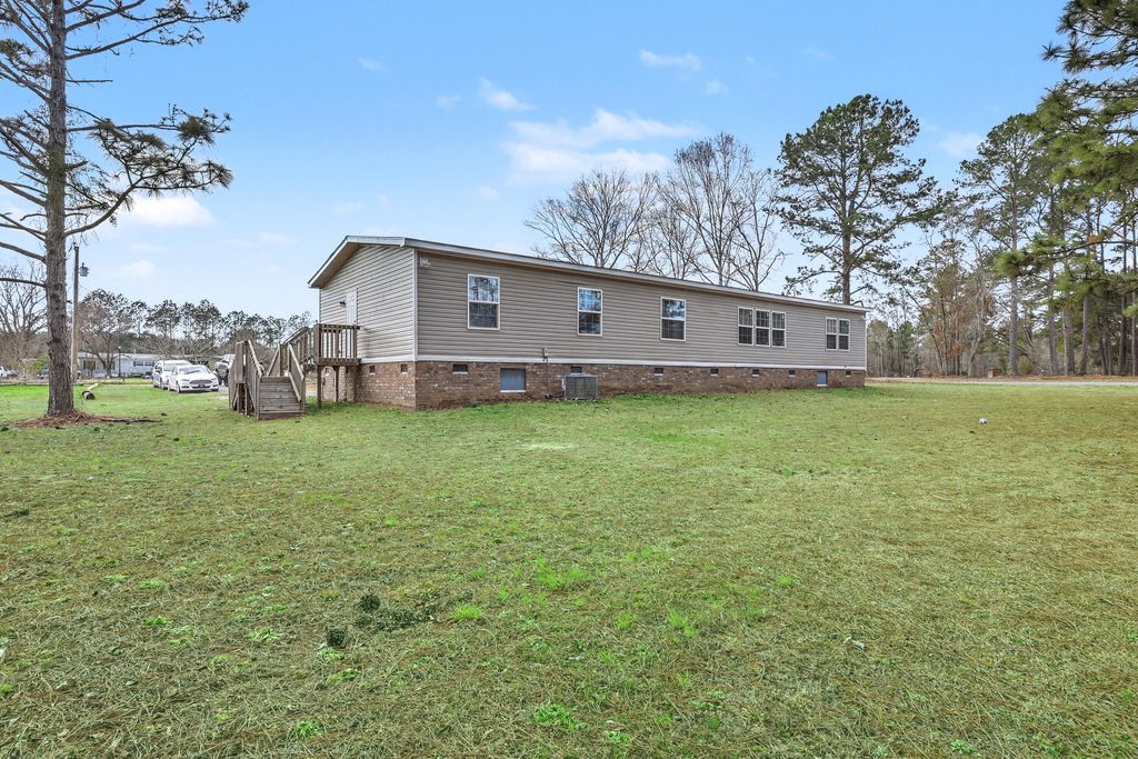 Image 33 of property listing at 964 Tiger Loop, Saint Stephen, SC 29479