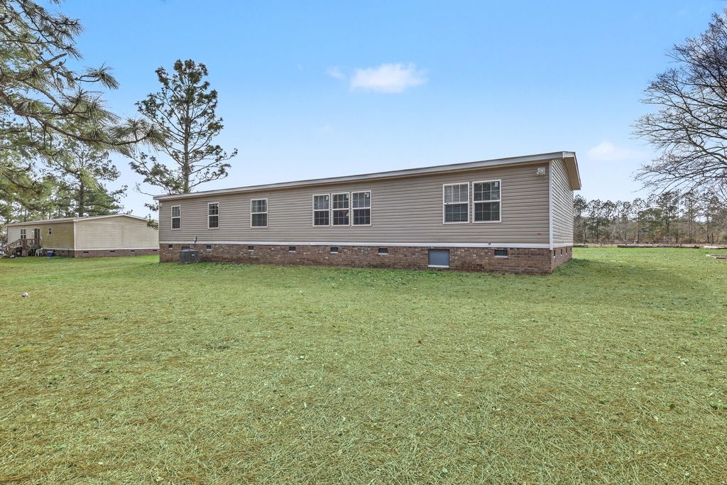 Image 35 of property listing at 964 Tiger Loop, Saint Stephen, SC 29479