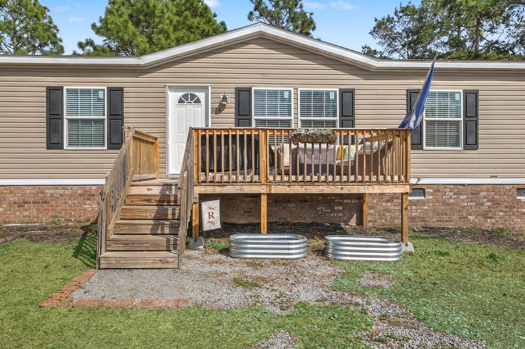 Image 4 of property listing at 964 Tiger Loop, Saint Stephen, SC 29479