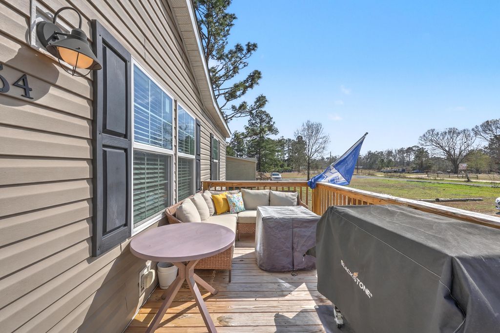 Image 6 of property listing at 964 Tiger Loop, Saint Stephen, SC 29479