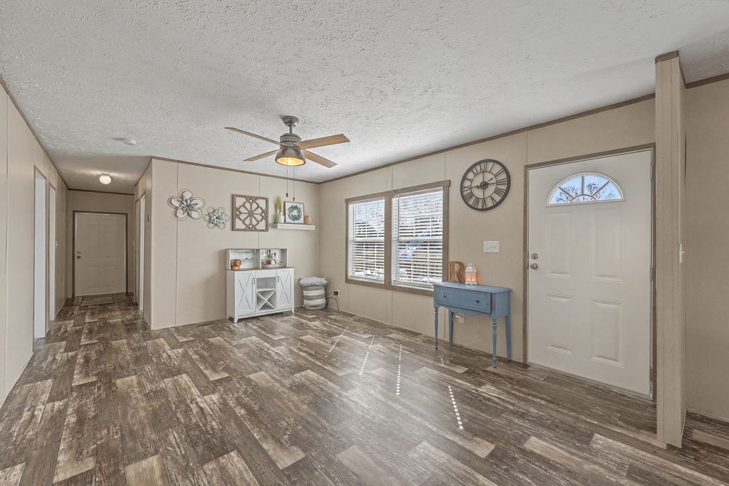 Image 7 of property listing at 964 Tiger Loop, Saint Stephen, SC 29479