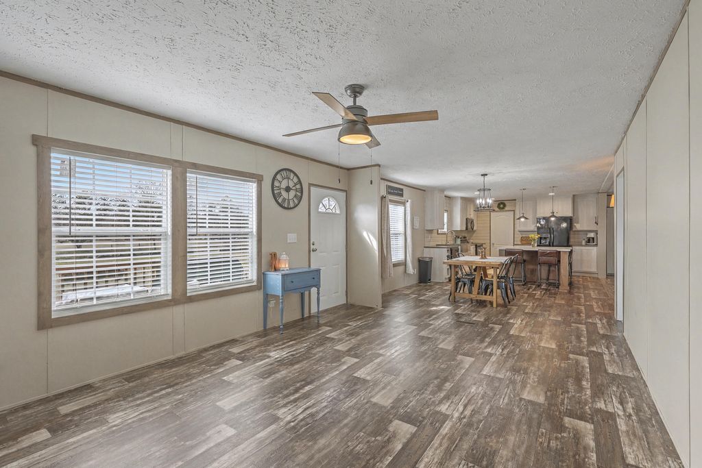 Image 8 of property listing at 964 Tiger Loop, Saint Stephen, SC 29479