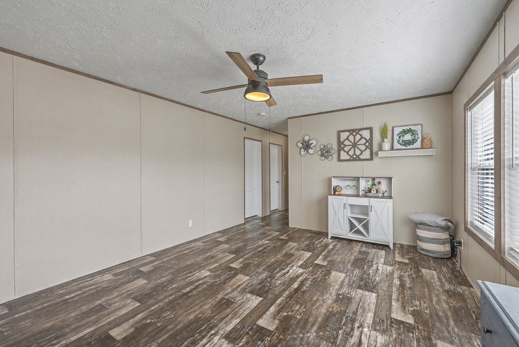 Image 9 of property listing at 964 Tiger Loop, Saint Stephen, SC 29479