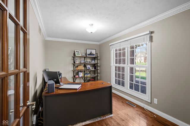 6031 Turtle Bay Parkway, Columbus, IN 47201