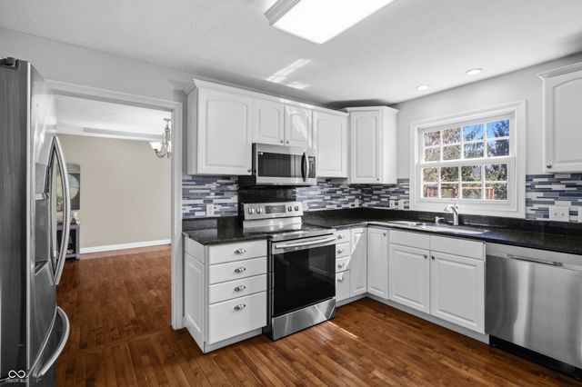 6031 Turtle Bay Parkway, Columbus, IN 47201